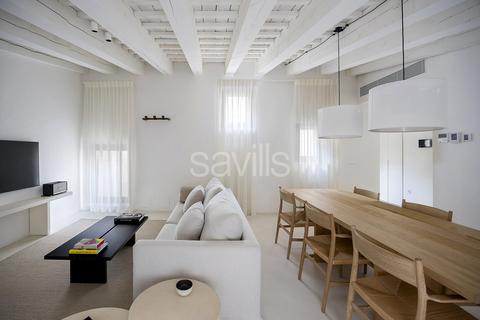 2 bedroom apartment, Flat For Sale In Ciutat Vella, Ciutat Vella, Barcelona
