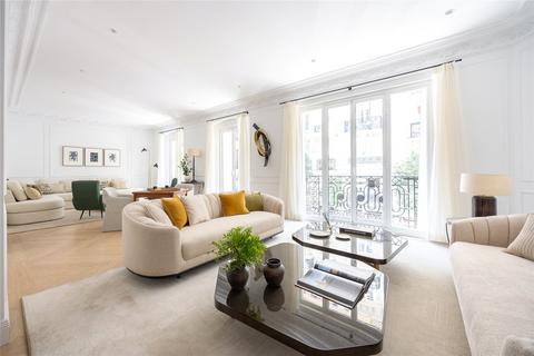 3 bedroom apartment, Classic Building With A Large Terrace Just Steps From Retiro Park, Recoletos, Barrio de Salamanca