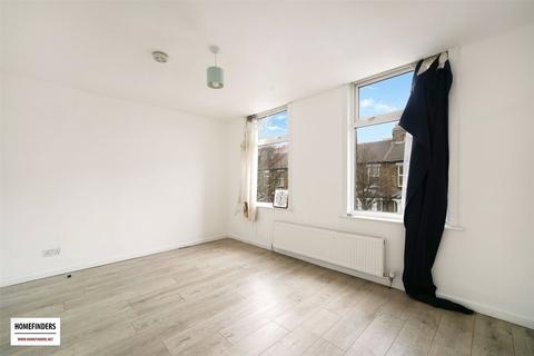 5 bedroom detached house to rent, Kimberley Road, Edmonton, N18