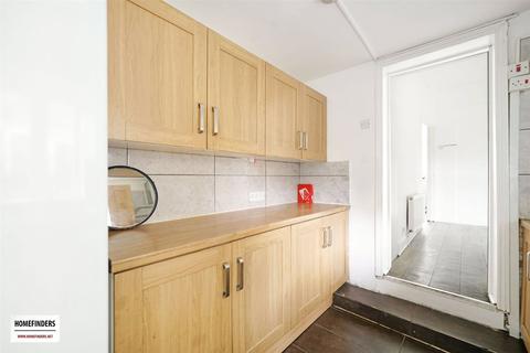 5 bedroom detached house to rent, Kimberley Road, Edmonton, N18
