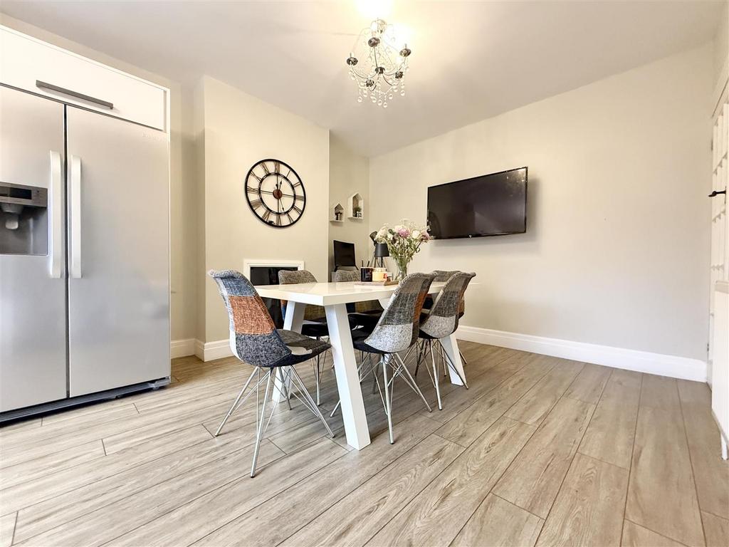 Family Dining Kitchen