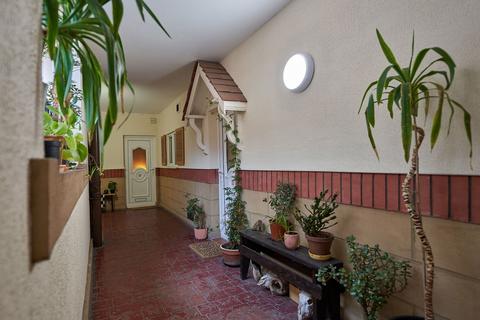 2 bedroom flat for sale, Chester Road, Manchester M16