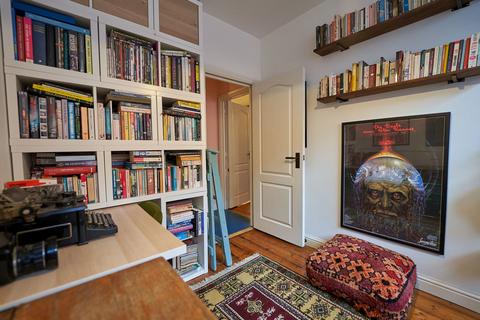 2 bedroom flat for sale, Chester Road, Manchester M16