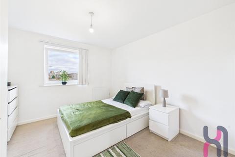 2 bedroom flat to rent, Endeavour House, 1b Elmira Way, M5