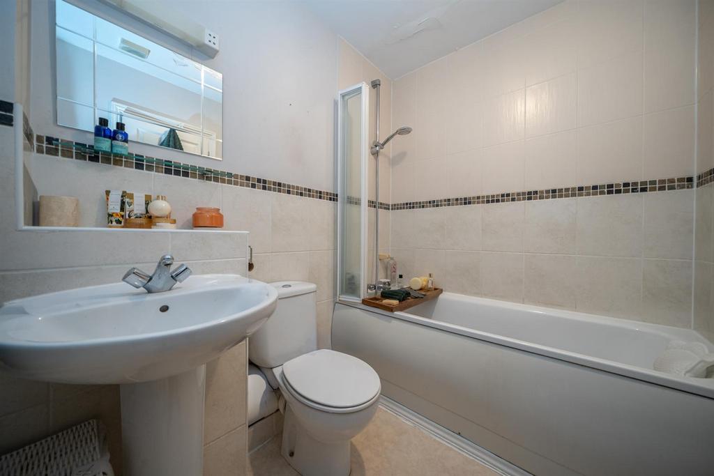 Ensuite Bedroom 3