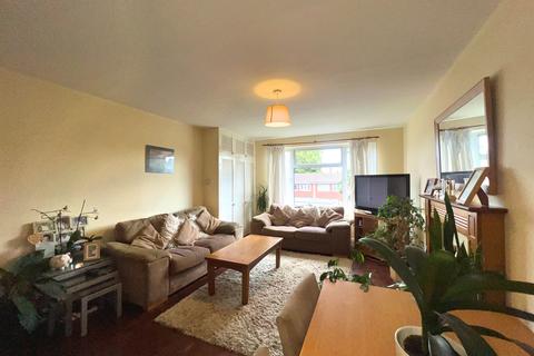 3 bedroom flat for sale, Burlington Court, Aldershot GU11