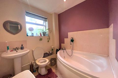 3 bedroom flat for sale, Burlington Court, Aldershot GU11