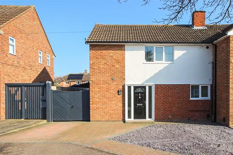 4 bedroom semi-detached house for sale, Fulmar Road, Bedford, Bedfordshire, MK41