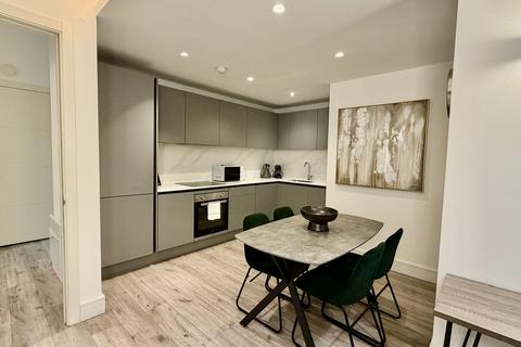 2 bedroom flat to rent, Harlequin Avenue