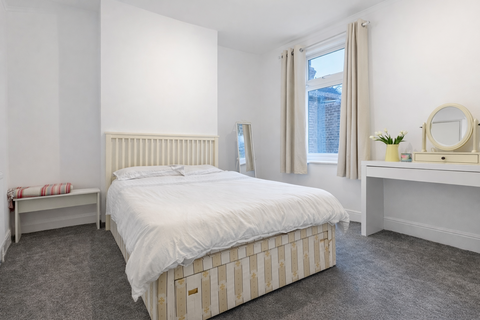 undefined, Crescent Road, London
