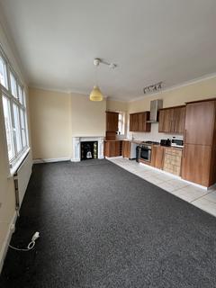 2 bedroom flat to rent, Carholme Road