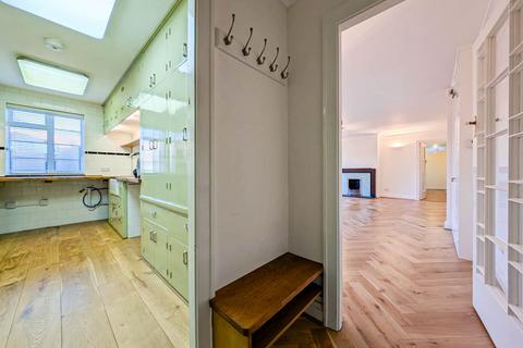 2 bedroom flat for sale, Crown Lane Gardens, Crown Lane
