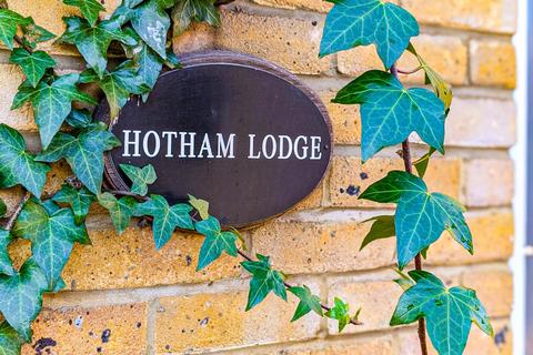 1 bedroom detached house to rent, Hotham Road