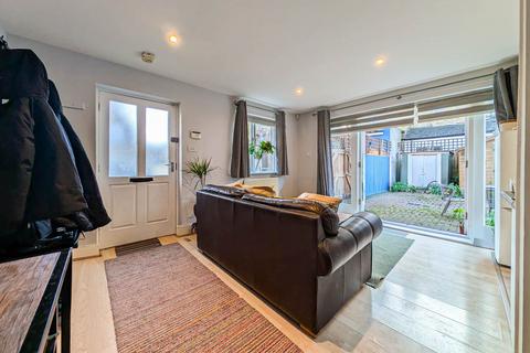 1 bedroom detached house to rent, Hotham Road