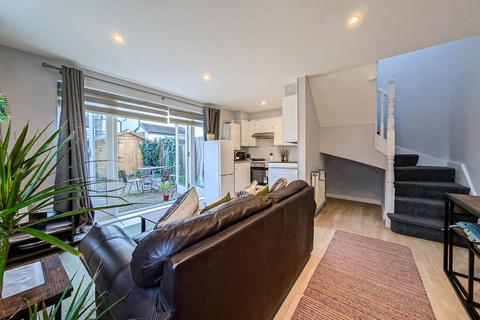 1 bedroom detached house to rent, Hotham Road