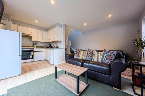 1 bedroom detached house to rent, Hotham Road