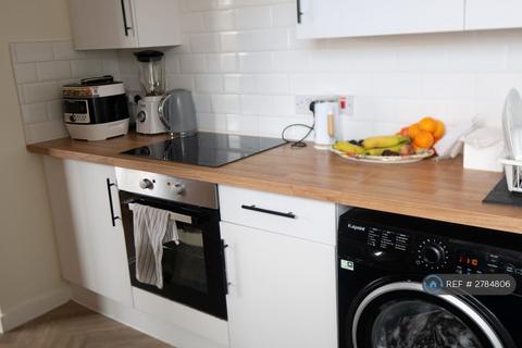 1 bedroom maisonette to rent, Navarre Road, London, SW9