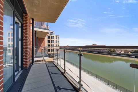 2 bedroom flat for sale, Plot G1-07-03 at Wharf Twenty One, Brighton Road BN43