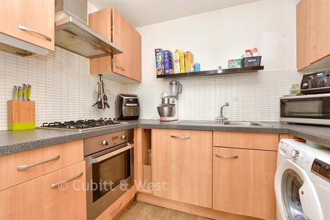 2 bedroom flat for sale, Oak House, Leatherhead KT22