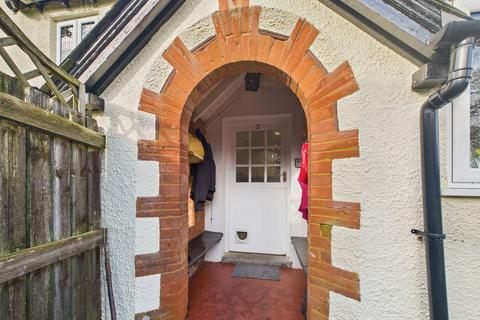 2 bedroom flat for sale, West Hill