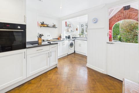 2 bedroom flat for sale, West Hill