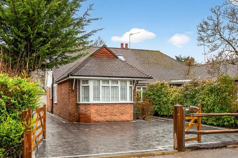 4 bedroom semi-detached house for sale, Foxhills Close, Chertsey, KT16