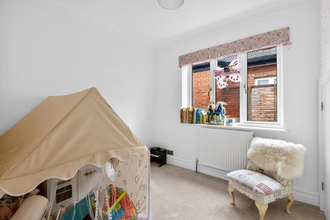 4 bedroom semi-detached house for sale, Foxhills Close, Chertsey, KT16