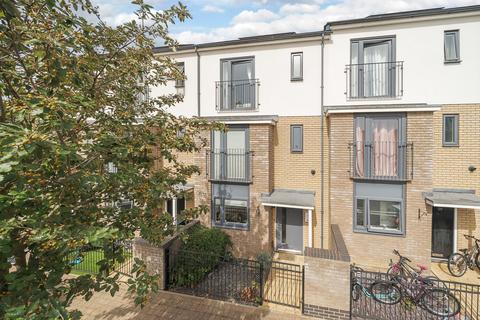 3 bedroom terraced house to rent, Vince Dunn Mews, Essex CM17