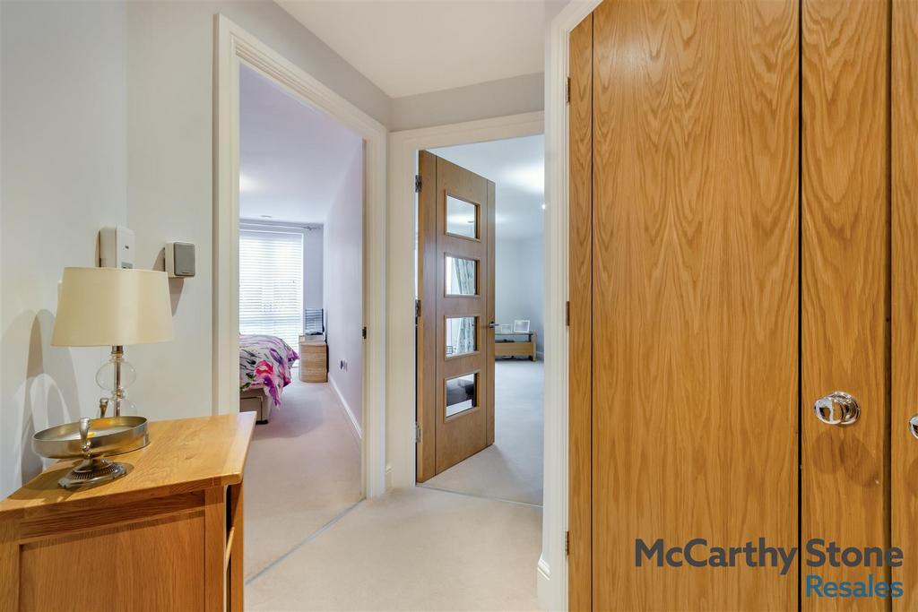 8677160-interior12.jpg