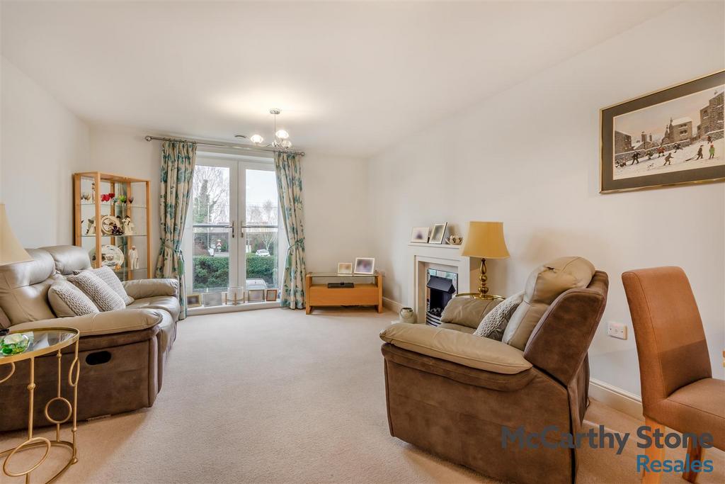8677160-interior01.jpg