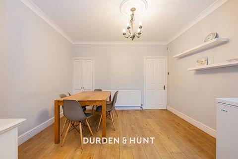 2 bedroom end of terrace house for sale, Clifton Road, Hornchurch, RM11