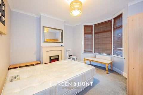 2 bedroom end of terrace house for sale, Clifton Road, Hornchurch, RM11