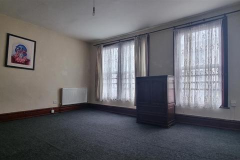 4 bedroom flat for sale, High Street, Harlesden, NW10 4