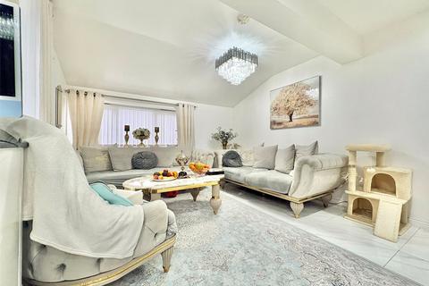 Heath Road, Hounslow, TW3
