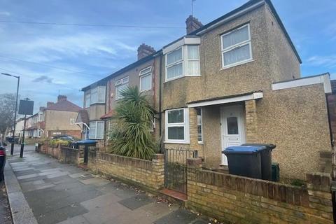 5 bedroom end of terrace house to rent, Exeter Road, Edmonton