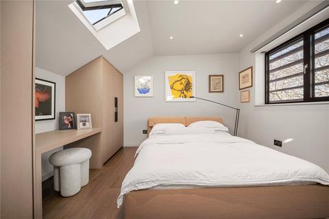 undefined, Rosebery Avenue, EC1R