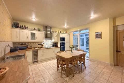 undefined, Stainland Road, Holywell Green HX4