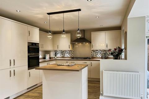 undefined, Yew Crescent, Somerford