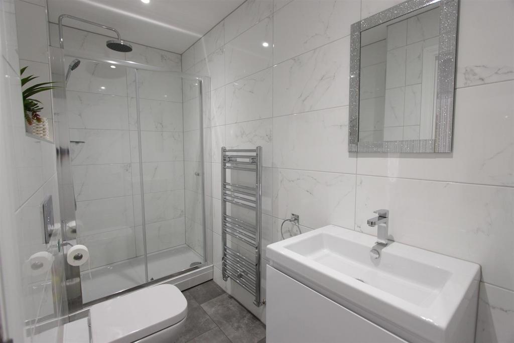 Main Bathroom.JPG