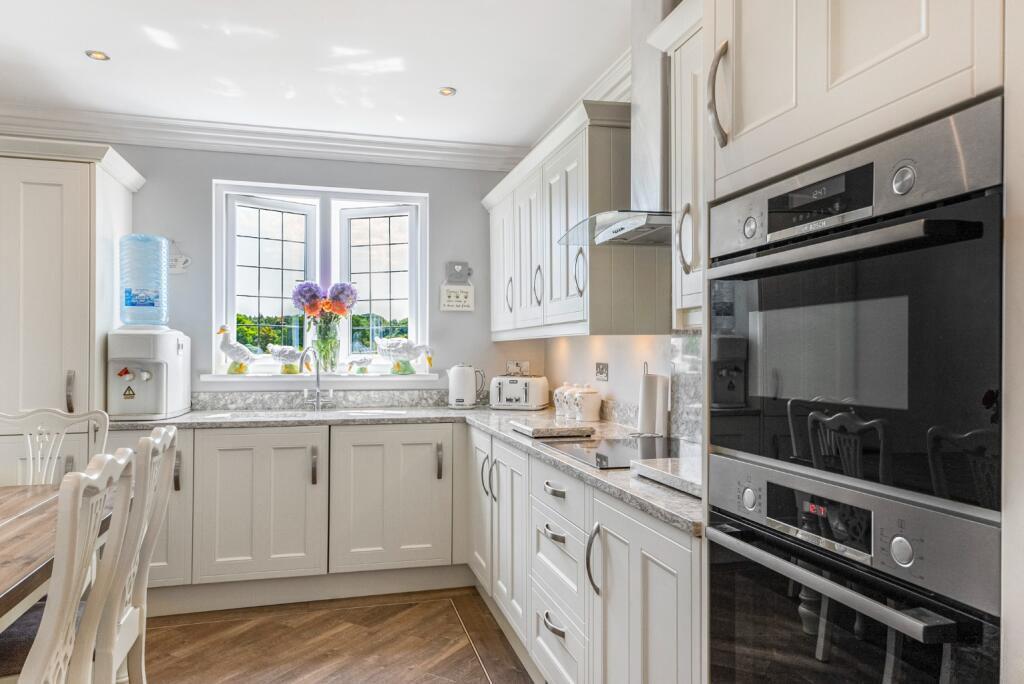 Kitchen 111.jpg