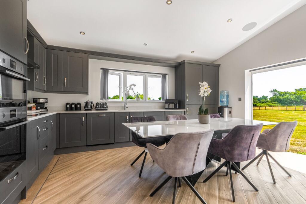 Lounge kitchen