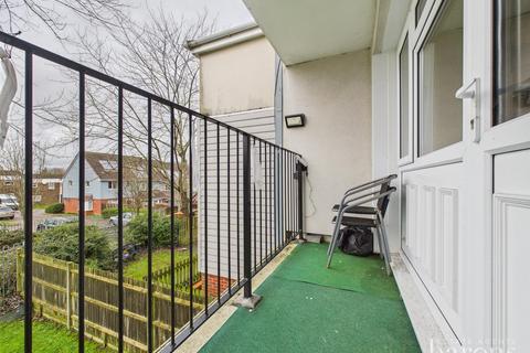 2 bedroom flat for sale, Shelley Close, Basingstoke RG24