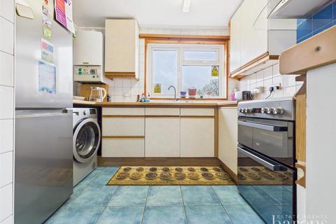 2 bedroom flat for sale, Shelley Close, Basingstoke RG24