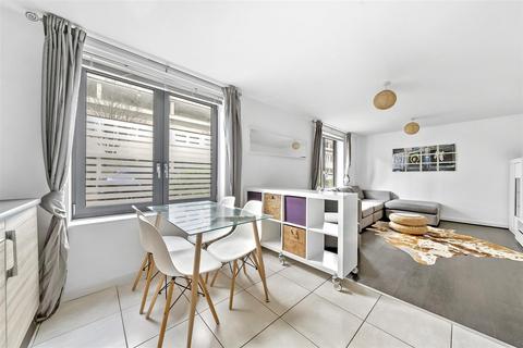2 bedroom flat for sale, Pooles Park, Finsbury Park