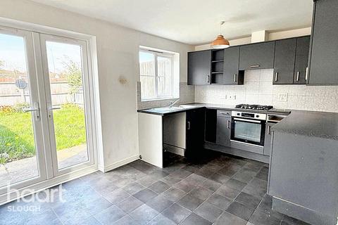 3 bedroom end of terrace house for sale, Bessemer Close, Slough
