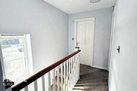 3 bedroom end of terrace house for sale, Bessemer Close, Slough