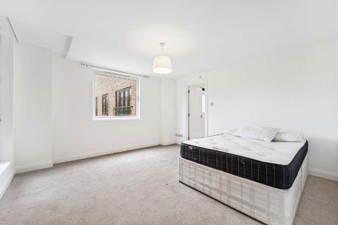 2 bedroom flat to rent, Plough Way, London SE16