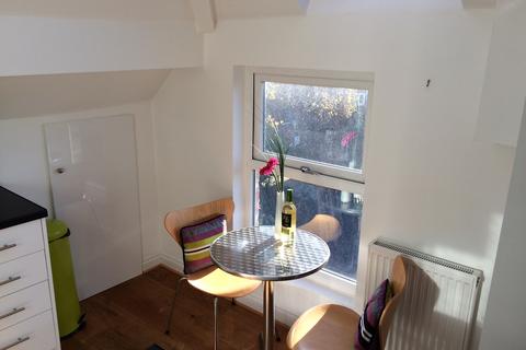 1 bedroom apartment to rent, Chatham Grove, Manchester M20