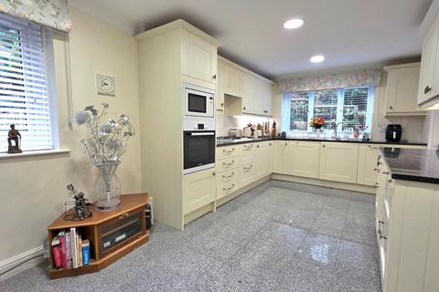 2 bedroom flat for sale, Maidencombe, Torquay