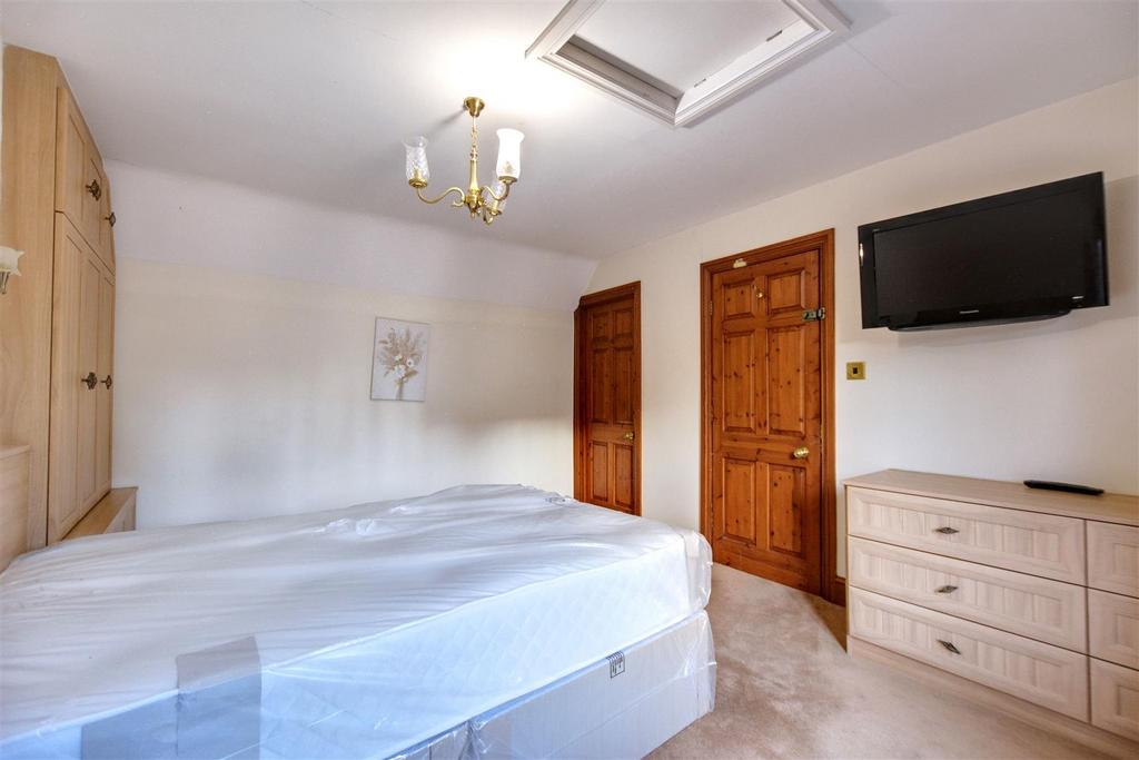 Bedroom 1 2.jpeg